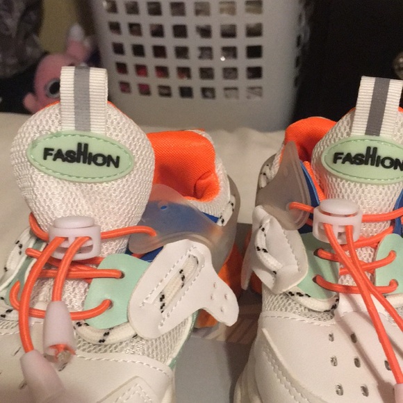 Little boys white and orange sneakers Size 28 - Picture 6 of 6